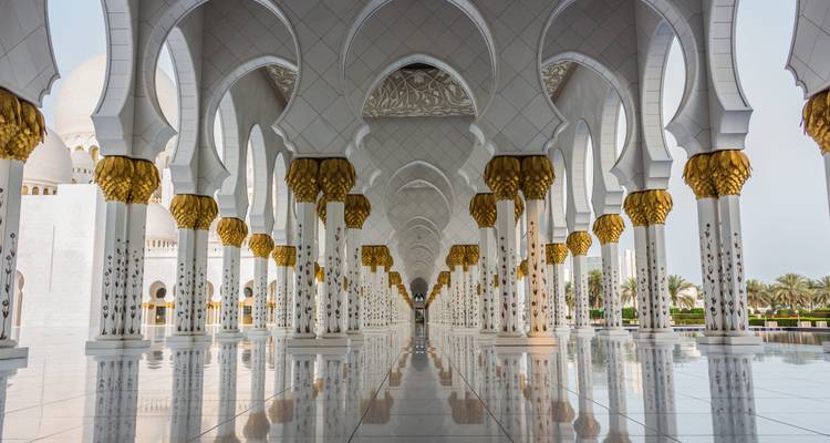 Arches intérieures de la Grande Mosquée Cheikh Zayed.