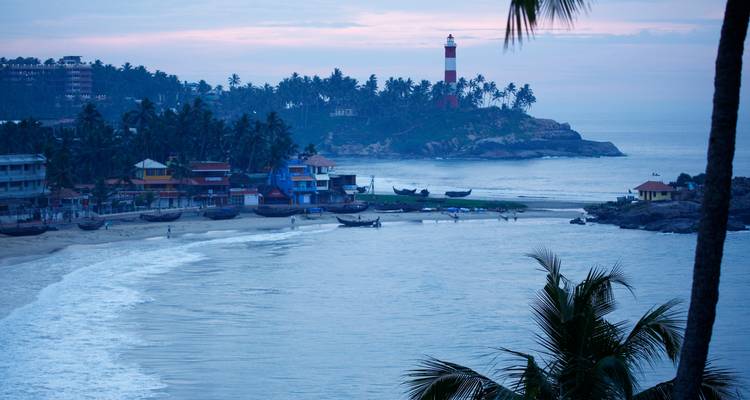 Luxury Kerala Backwater Tour - UncleSam Holidays 10
