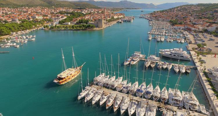 8-day Split Return cruise - Premier boat, 18-35s - Go Croatia Sail 3