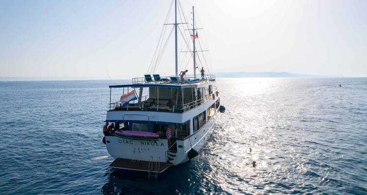 5-day Dubrovnik to Split one-way cruise - Premier boat, Mixed-age - Go Croatia Sail 2