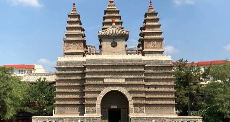 Oude pagode-achtige structuur.