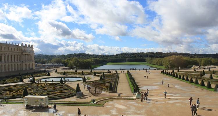 Paris City of Love & Avignon-Provence - 7 Days (Small Group) - Click Tours 7