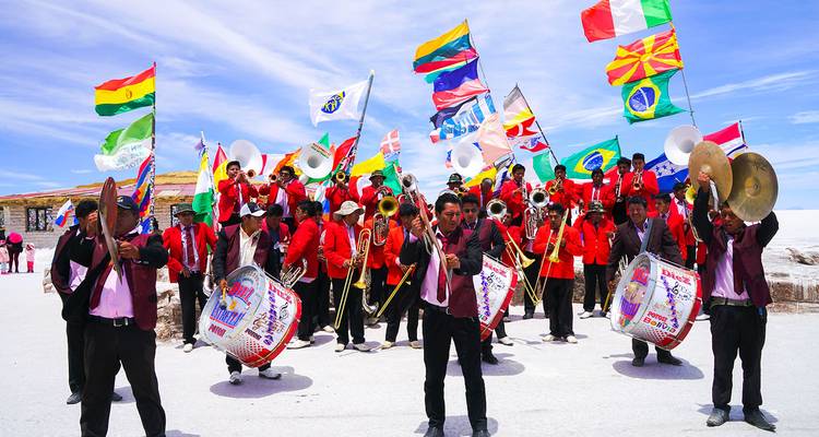 Vacaciones familiares a medida en Bolivia de 8 días, con salida diaria y guía privado - Agate Travel 1