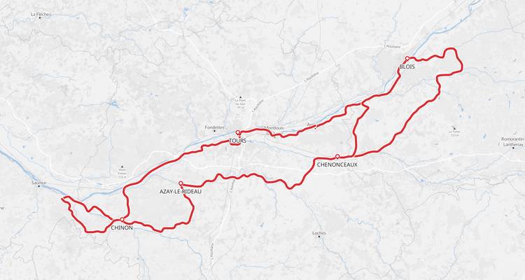 Carte détaillée traçant un itinéraire cycliste à travers la Vallée de la Loire reliant Blois, Azay-le-Rideau, Chinon et Chenonceaux.