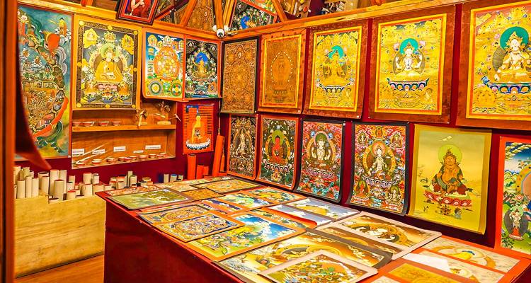 Tentoonstelling van traditionele Bhutanese kunst en thangka's.