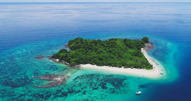 Cruise to the Radama archipelago by catamaran - Green Island Discovery 2