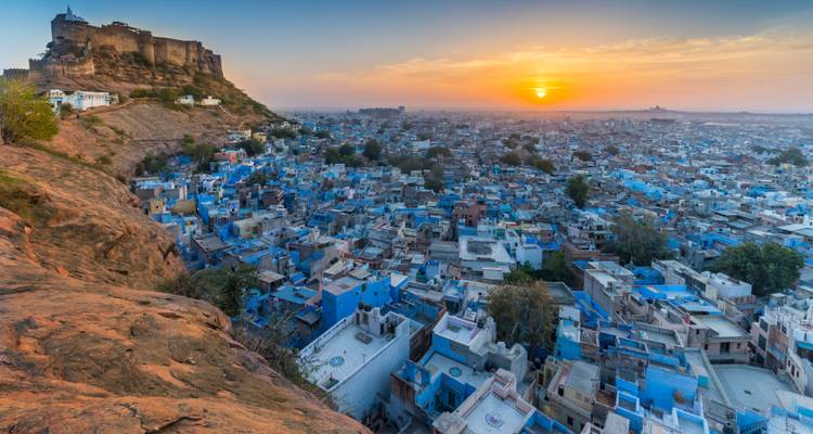 Panoramic sunset over Jodhpur’s blue houses with Mehrangarh Fort on the hill.