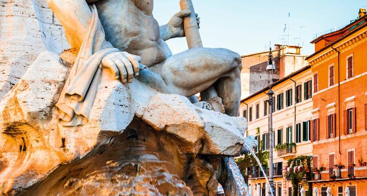 Vue en gros plan de la Fontaine des Quatre-Fleuves sur la Piazza Navona