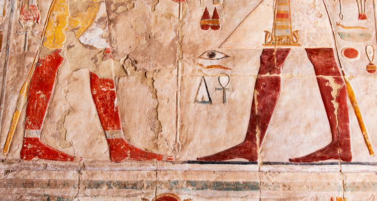 Oud-Egyptische muurschildering met figuren.