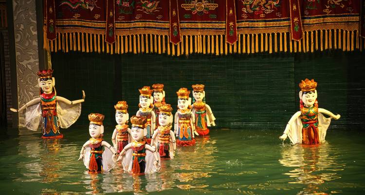 Traditionele Vietnamese waterpoppenvoorstelling.