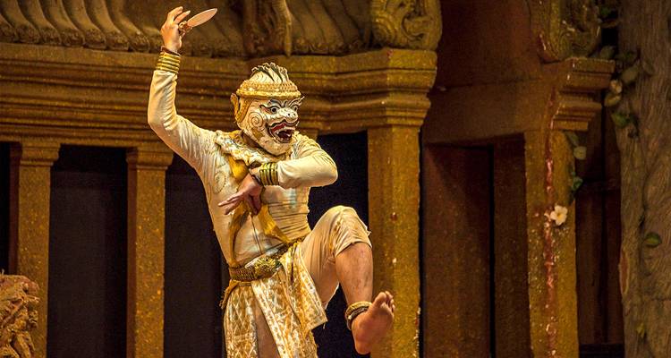 Traditionele Khmer-uitvoerder in apenpak.