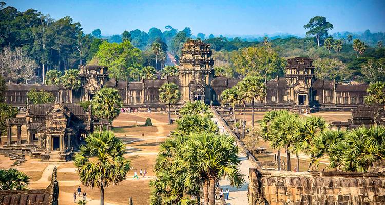 Panoramisch uitzicht op het Angkor Wat complex.