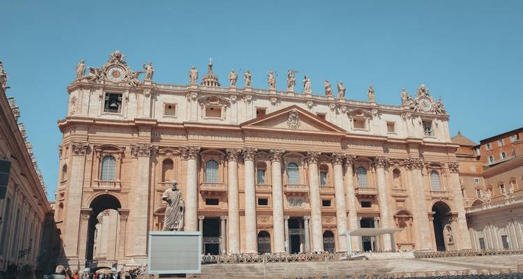 Front view of a grand Renaissance building with statues.