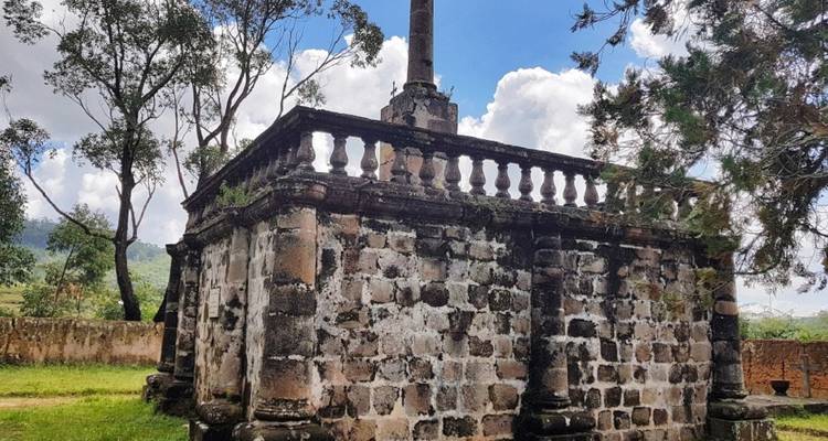 Exceptional hike to discover the Mantasoa historic site. - Green Island Discovery 2