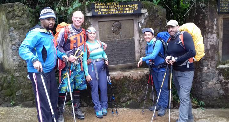 11 días de Escalada al Kilimanjaro por la Ruta de Marangu con Retiro en la Playa de Zanzíbar - Kiriwe Travel And Trekking Safaris Ltd 3