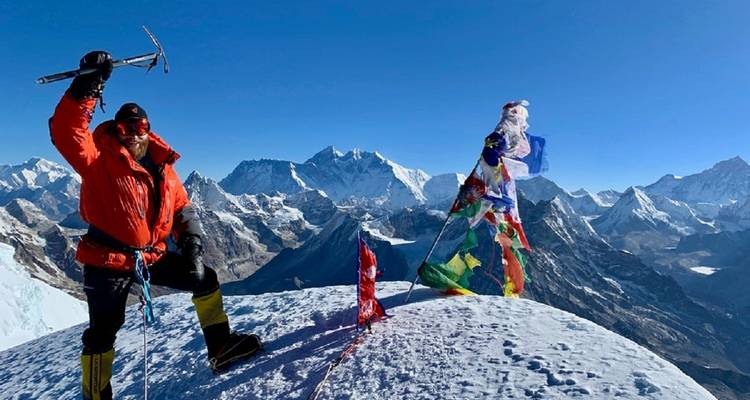 Ascensión al pico de la isla y excursionismo por los Tres Pasos del Everest 21 días 20 noches - Mega Mount Treks and Expedition Pvt.Ltd.  1