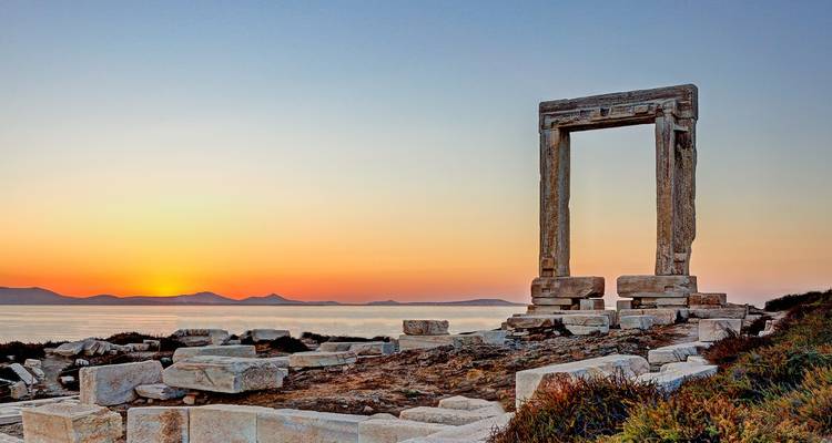 Athènes, Naxos et Santorin - Croisière au coucher du soleil - Standard - Travel Zone 6