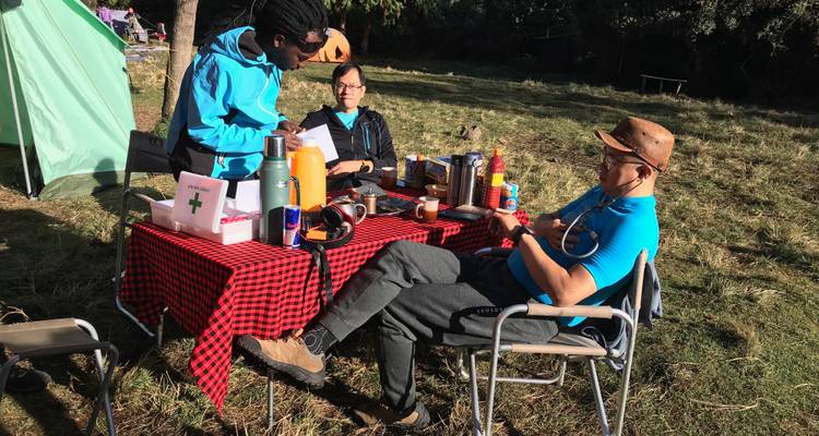 Le combo parfait - l'escalade du Kilimanjaro et une experience de safari unique K - 14 jours - Kilimanjaro Trekking Mate 9
