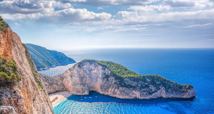 Malerischer Blick auf den Navagio-Strand auf Zakynthos.