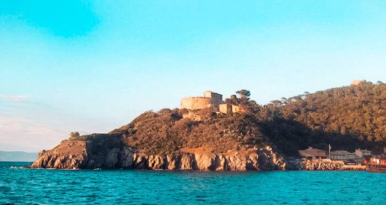 Naviguer le long des belles îles de France - sailwithus 3