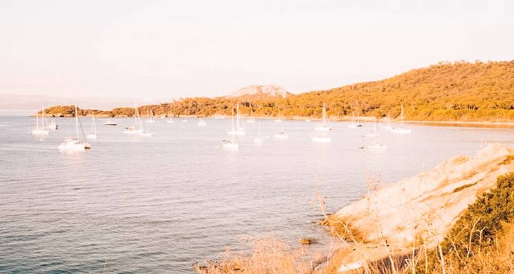 Naviguer le long des belles îles de France - sailwithus 4