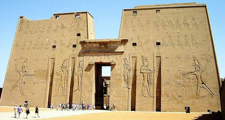 Asuán: Circuito privado en barco al Templo de Philae y al Pueblo Nubio con entradas - Egypt Best Holidays  10