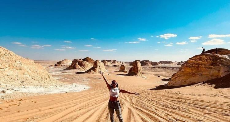 Camping dans les déserts blanc et noir - oasis de Bahariya et transfert privé au Caire - Egypt Best Holidays  2