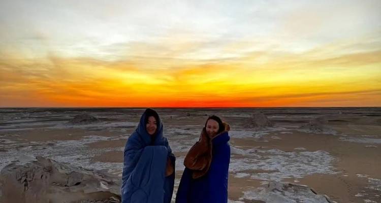 Camping dans les déserts blanc et noir - oasis de Bahariya et transfert privé au Caire - Egypt Best Holidays  4