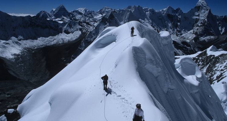 Escalada al pico de la isla con los lagos de Gokyo y excursionismo en campamento base del Everest - Accessible Adventure Pvt. Ltd 3