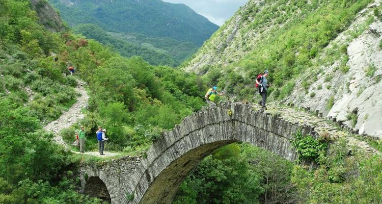 Senderismo individual por el Valle Oculto: senderismo autoguiado en casa de familia por el sur de Albania - 8 días - Zbulo - Discover Albania 3