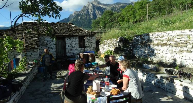 Senderismo individual por el Valle Oculto: senderismo autoguiado en casa de familia por el sur de Albania - 8 días - Zbulo - Discover Albania 6