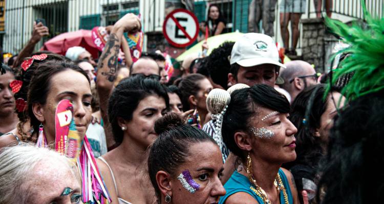 Groupe de personnes lors d'un événement festif.