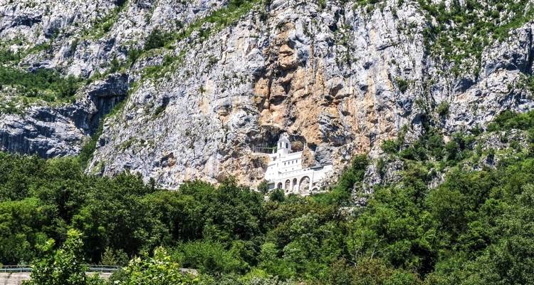 Fuera de temporada, microexcursión de 2 días a montenegro y Bosnia desde Dubrovnik. Ostrog, Trebinje, Tvrdos, Vjetrenica, Zavala. - Monterrasol Travel 10