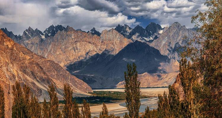 Vacaciones personalizado en Pakistán por la floración de los cerezos, con guía y conductor privados - Agate Travel 2