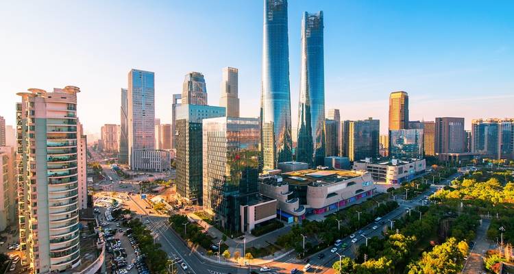 Moderne stadsgezicht met wolkenkrabbers and een levendige stedelijke indeling.