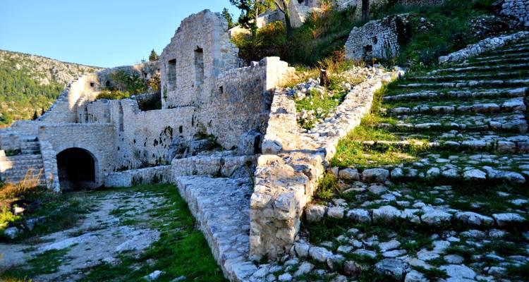 Todas las estaciones alrededor de Mostar y Trebinje excursión de 2 días desde Mostar. Visita Blagaj, Radimlja, la cueva de Vjetrenica, Trebinje, el monasterio de Tvrdos, Stolac, Mogorjelo, Pocitelj. - Monterrasol Travel 8