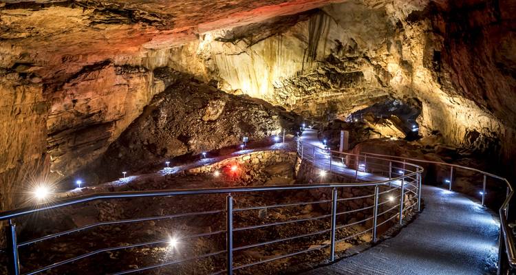 All seasons Discover Bosnia 3 days micro tour from Split. UNESCO sites. Nature. Architecture. Culture. Wine. Cuisine. Scenic roads, old towns and ancient monasteries. - Monterrasol Travel 9
