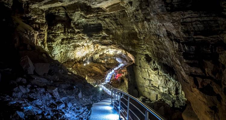 All seasons Bosnia+Montenegro 3 days mini discovery tour from Tivat. Kotor, Budva, Perast, Trebinje, Tvrdos, Vjetrenica Cave. UNESCO sites. Nature. Architecture. Culture. Wine. Cuisine. History. Old towns. Ancient monasteries. - Monterrasol Travel 6