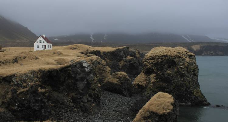 Circuito invernal en minibús de 4 días: cueva de Hielo Azul, costa sur, Círculo Dorado, Snaefellsnes y auroras boreales - Troll Expeditions 3
