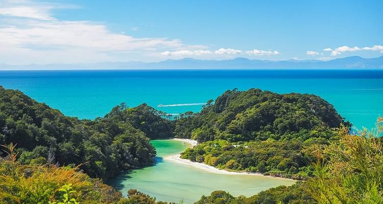 Marcher dans le parc national d'Abel Tasman en Nouvelle- Zélande - Intrepid Travel 6