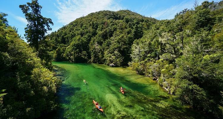 Marcher dans le parc national d'Abel Tasman en Nouvelle- Zélande - Intrepid Travel 4