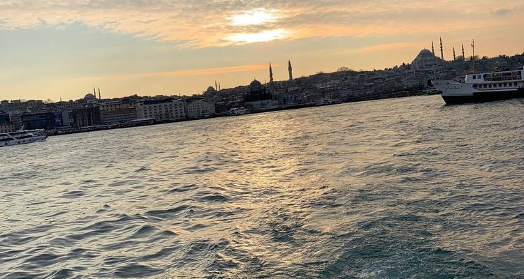 Daily Bosphorus Cruise Istanbul - TravelShop Turkey 7