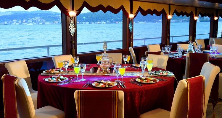 Crucero diario con cena por el Bósforo Estambul - TravelShop Turkey 3