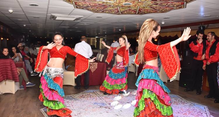 Crucero diario con cena por el Bósforo Estambul - TravelShop Turkey 6