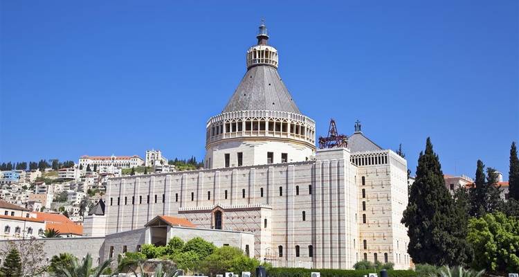 Ein großes Kuppelgebäude in Nazareth.