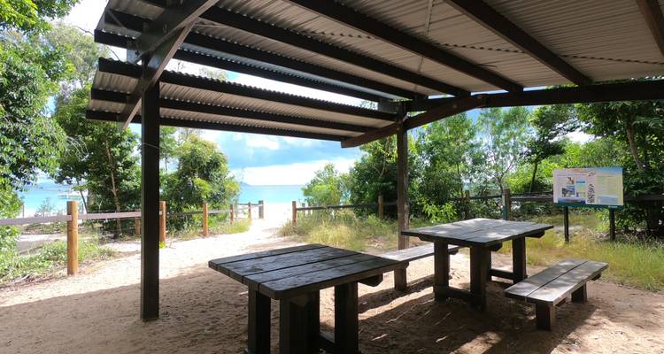 Whitehaven Beach campamento traslado - Whitsunday Island Camping Connection 8