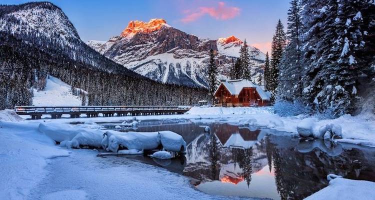 4-Day Rockies Winter Wonderland Tour | Banff & Lake Louise & Lake Minnewanka or Bubble Lake | Features - Calgary Tours 2