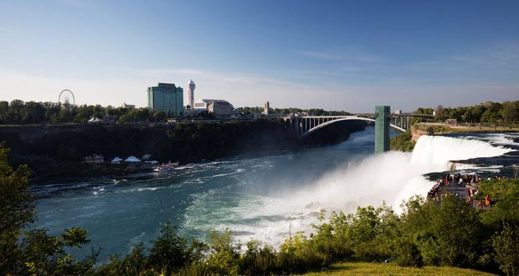 Chutes du Niagara et magasins d'usine - Amadeo 6