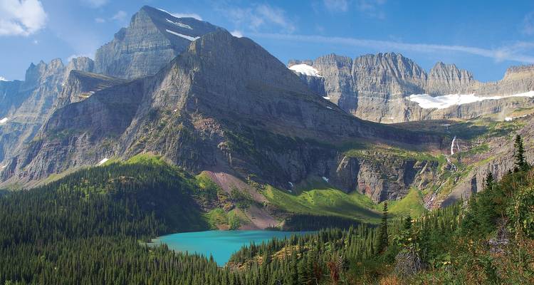 Scenic mountain range with a turquoise lake.
