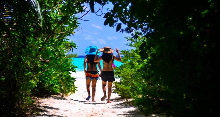 Maldives Relaxed Group Island Hopping 8D/7N - Bamba Travel 8